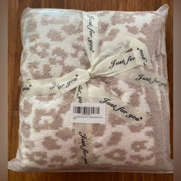 Luxury Fleece Leopard Throw 50x60 Inch, Stone & Cream